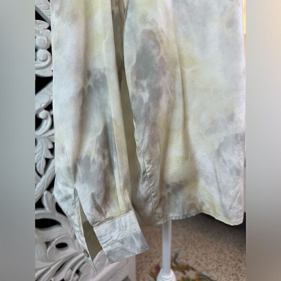 Grade and Gather Pale Yellow Grey Tie Dye Button Down Top Size Small - Picture 5 of 11
